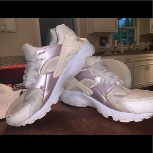 Women’s Size 7 Nike Huaraches in good condition
